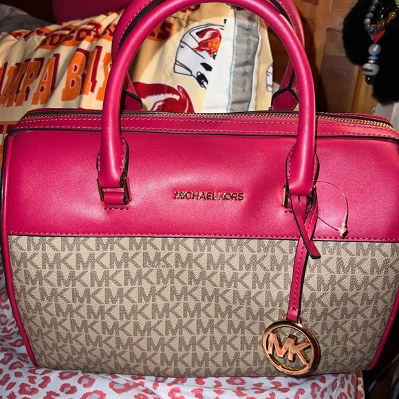 NWT Michael Kors medium duffle purse - Picture 1 of 3